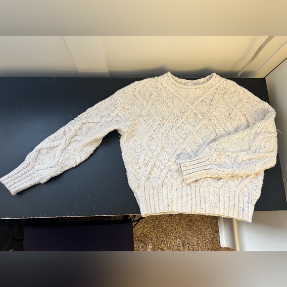 GAP Sweaters - Gap Off-White Color Flecked Knot Sweater